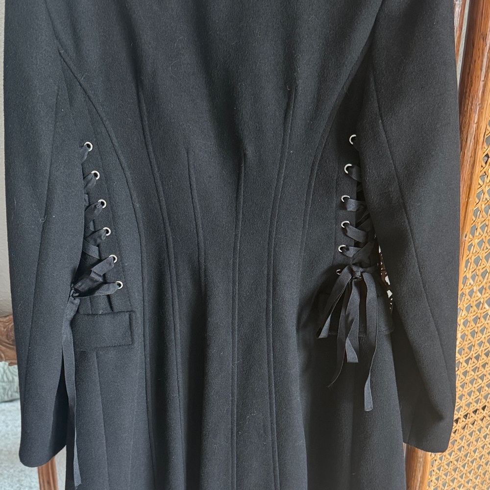Betsey Johnson Black Corset Trench Coat with Floral Lining - Picture 6 of 7